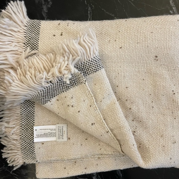 BRAND NEW Threshold Woven Striped Border Nep Throw Blanket with Fringes - Picture 3 of 4
